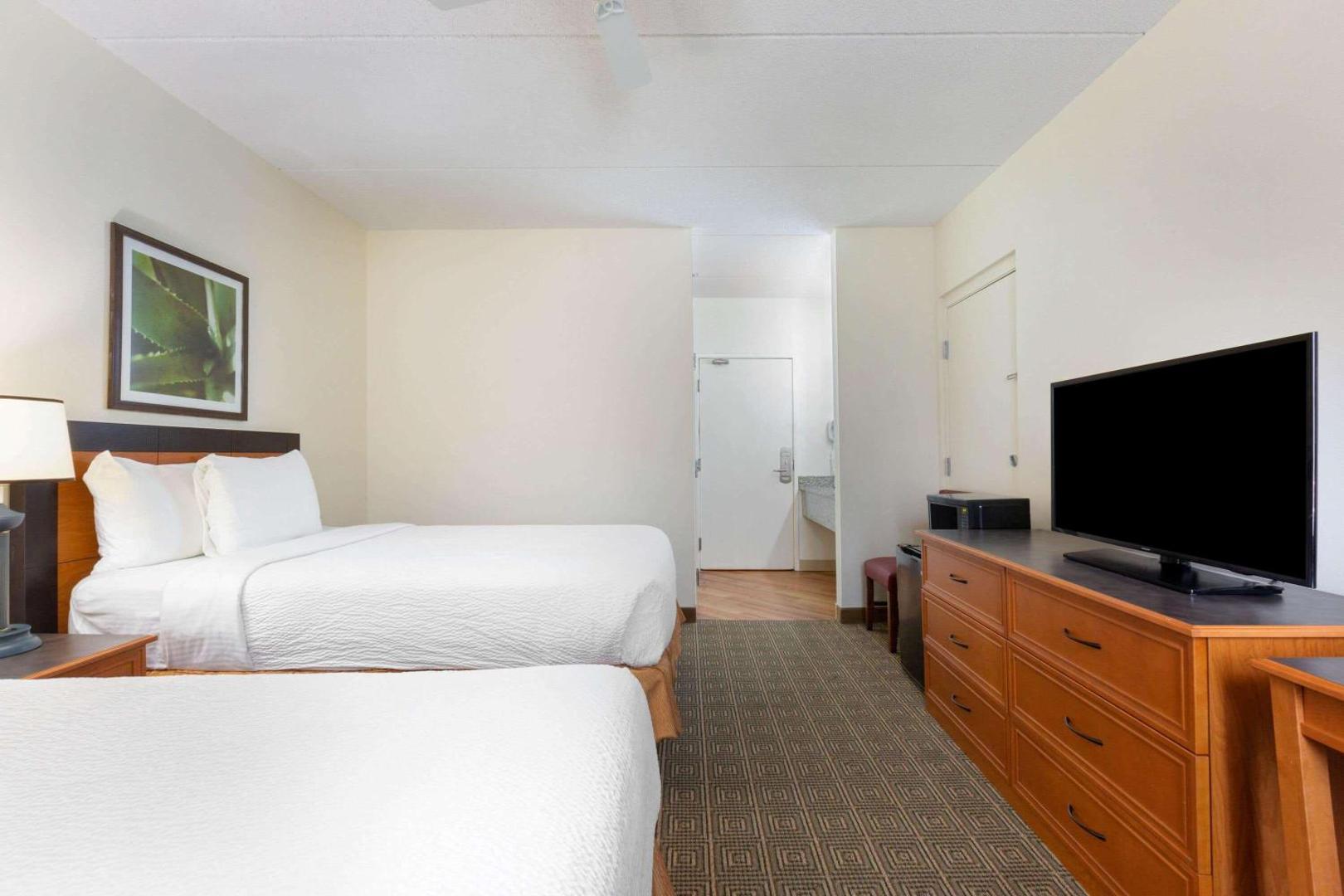 La Quinta Inn & Suites by Wyndham Sawgrass