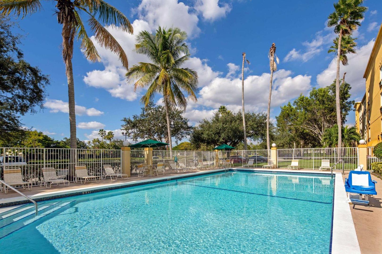 La Quinta Inn & Suites by Wyndham Sawgrass