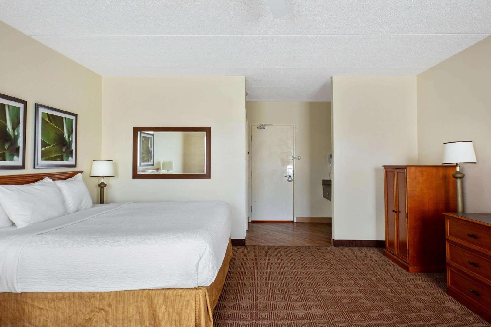 La Quinta Inn & Suites by Wyndham Sawgrass