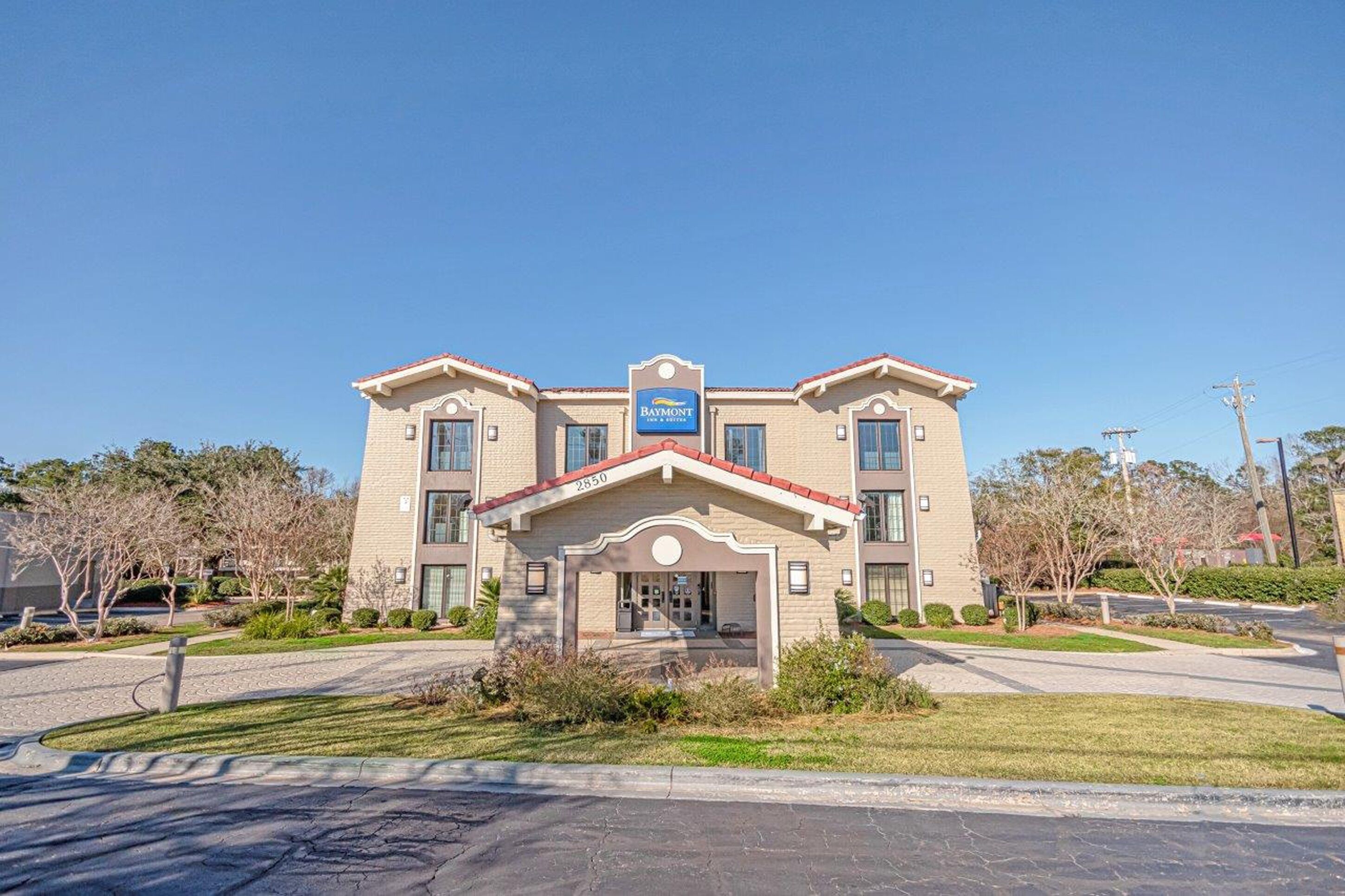 Casa Bella Inn & Suites