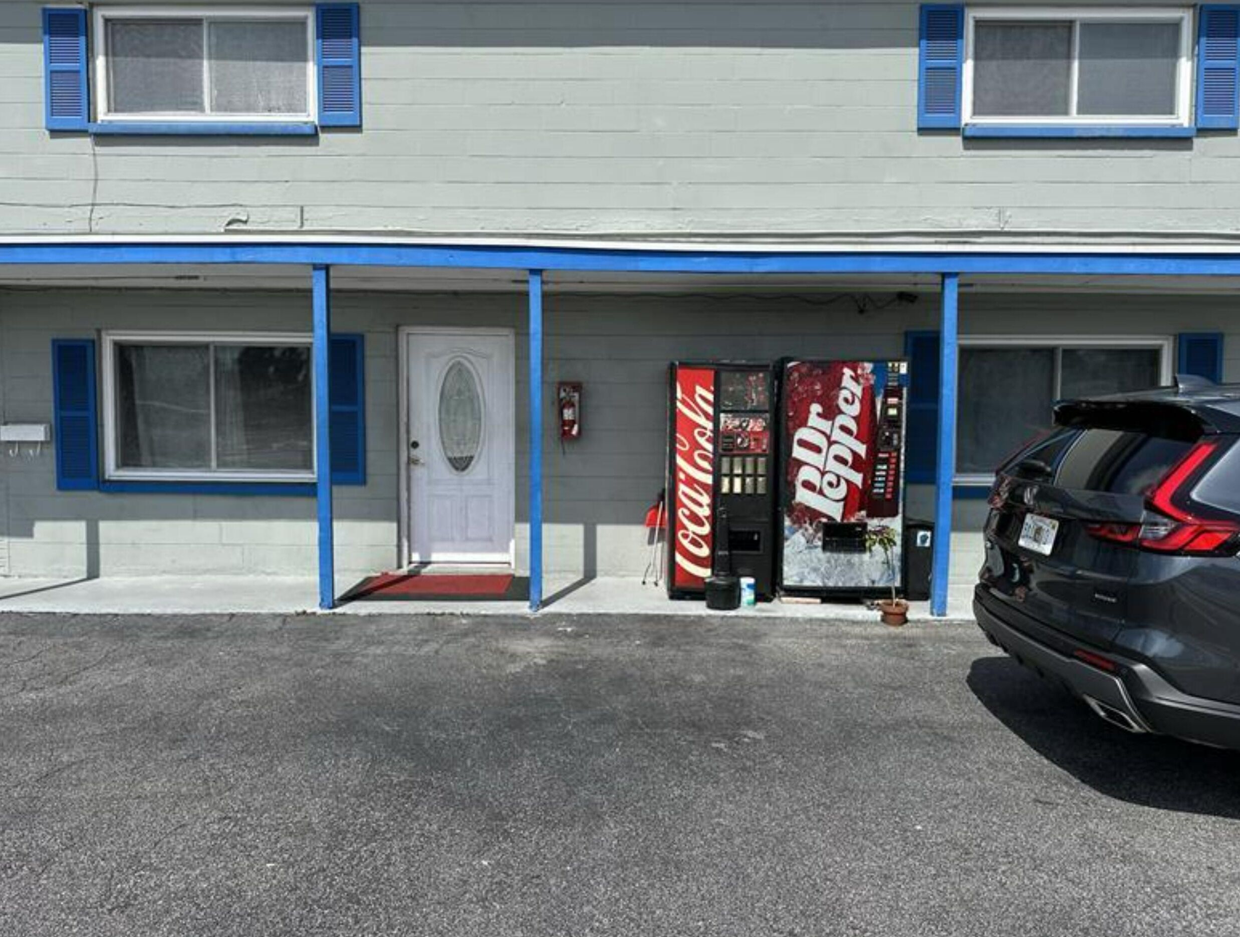 Base Motel By OYO South Tampa