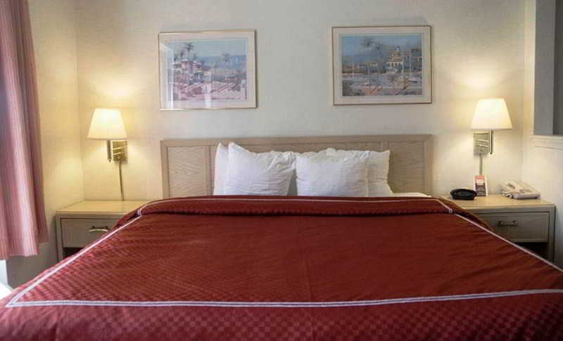Comfort Suites Tampa - Brandon