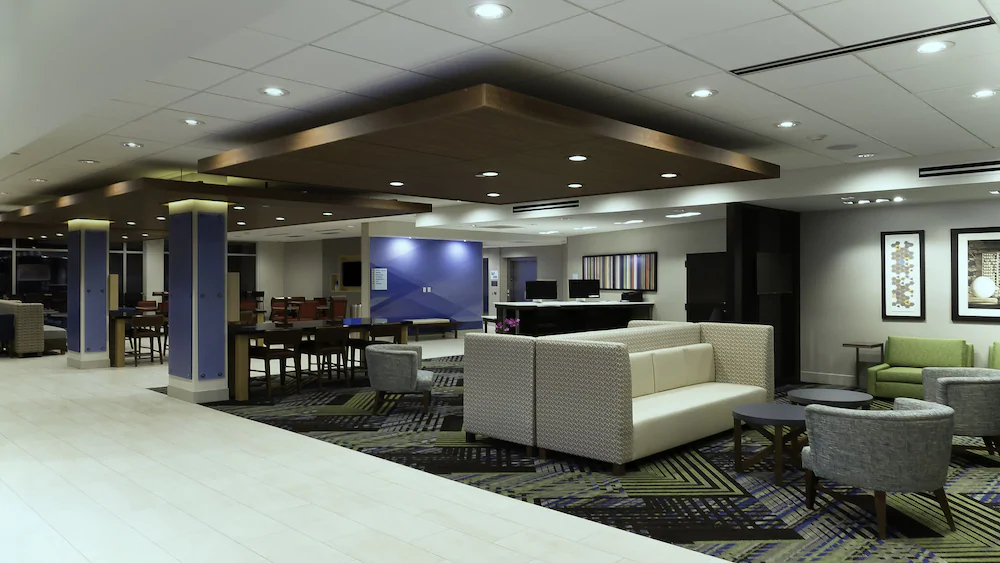 Holiday Inn Express & Suites Tampa East - Ybor City