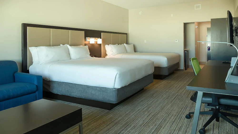 Holiday Inn Express & Suites Tampa East - Ybor City
