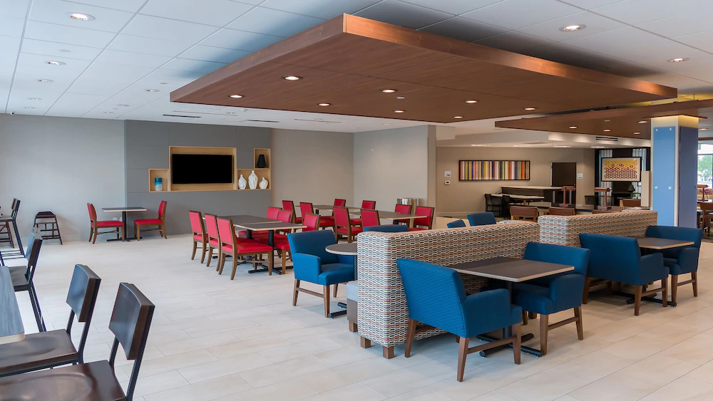 Holiday Inn Express & Suites Tampa East - Ybor City