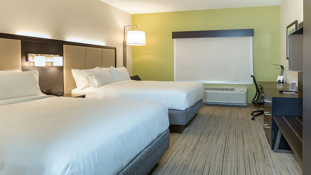 Holiday Inn Express & Suites Tampa East - Ybor City