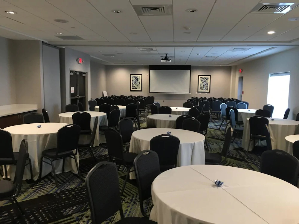 Holiday Inn Express & Suites Tampa East - Ybor City