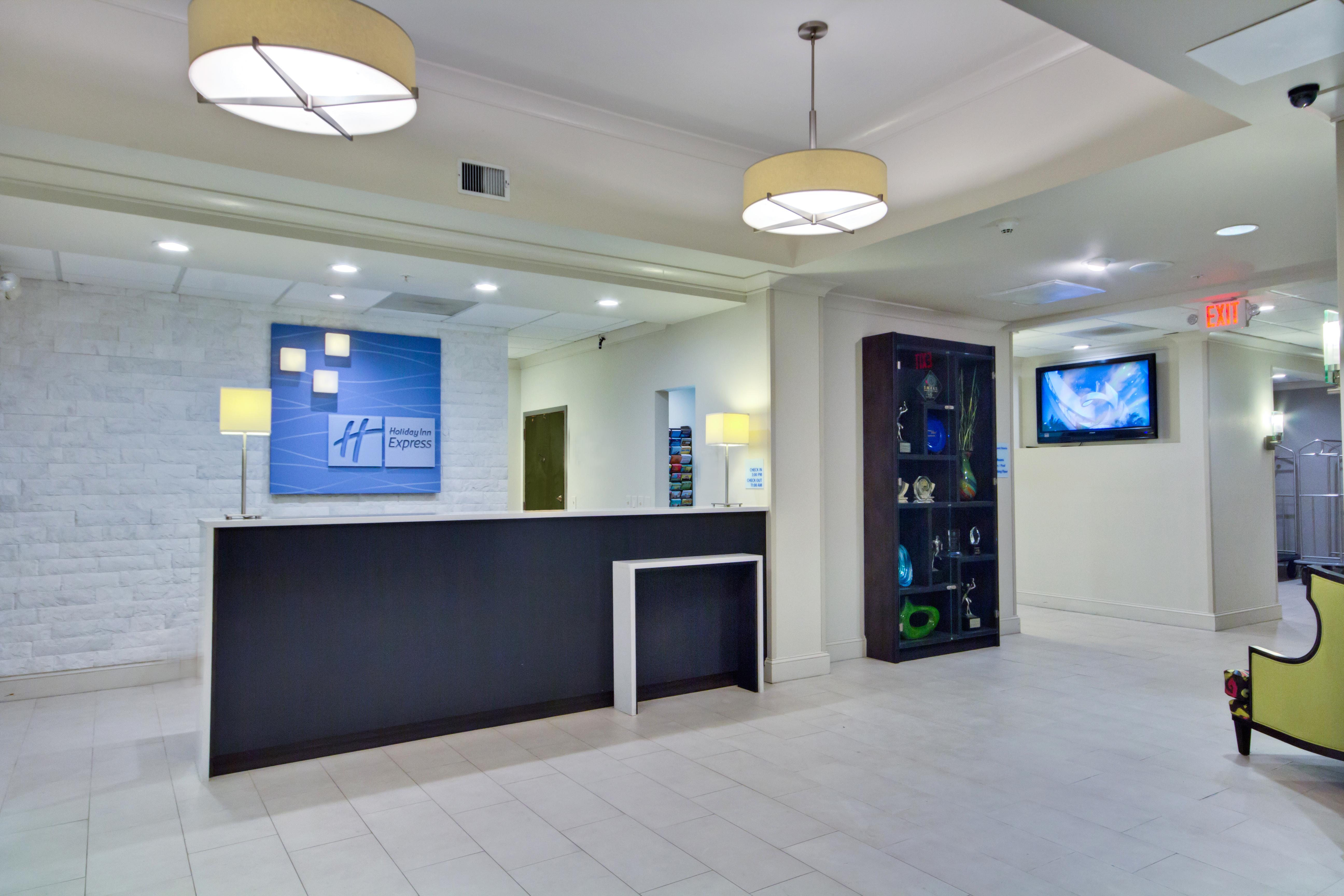 Holiday Inn Express & Suites Tampa - I-75 @ Bruce B. Downs