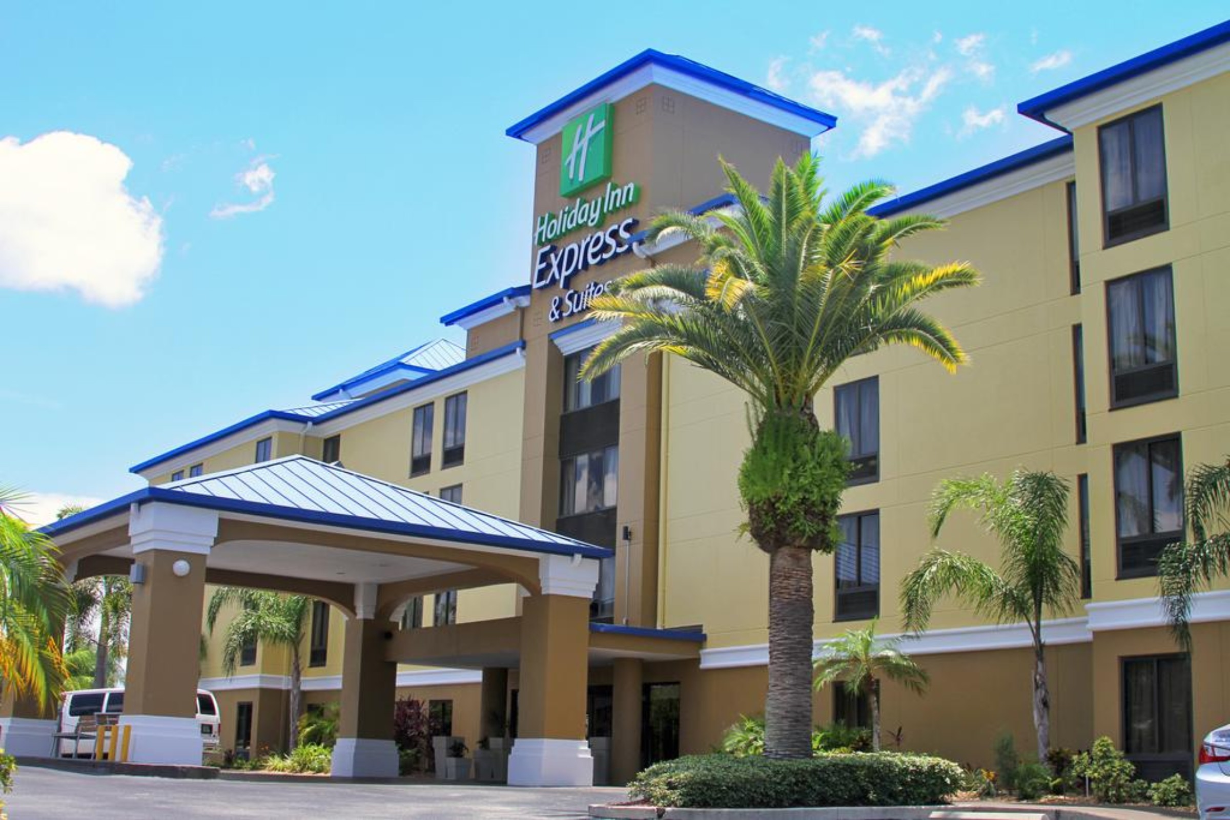 Holiday Inn Express & Suites Tampa - Rocky Point Island
