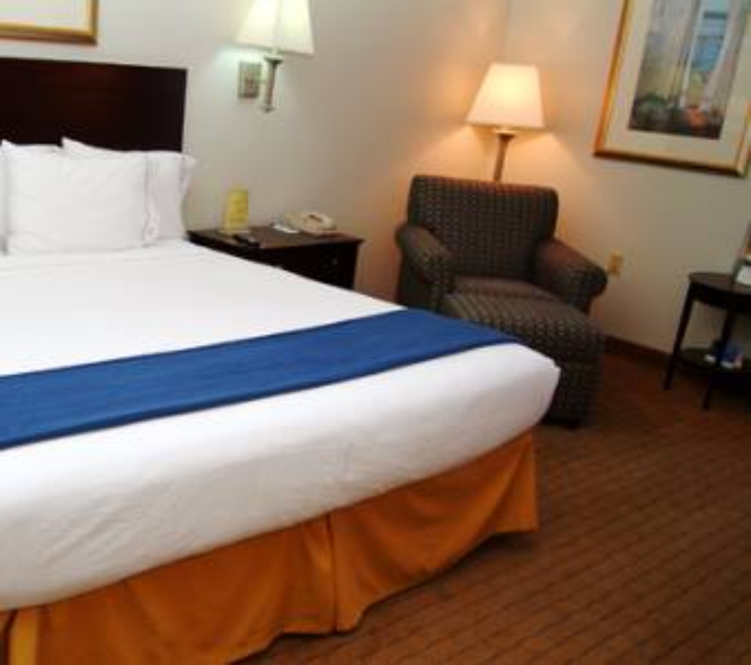 Holiday Inn Express & Suites Tampa - Rocky Point Island