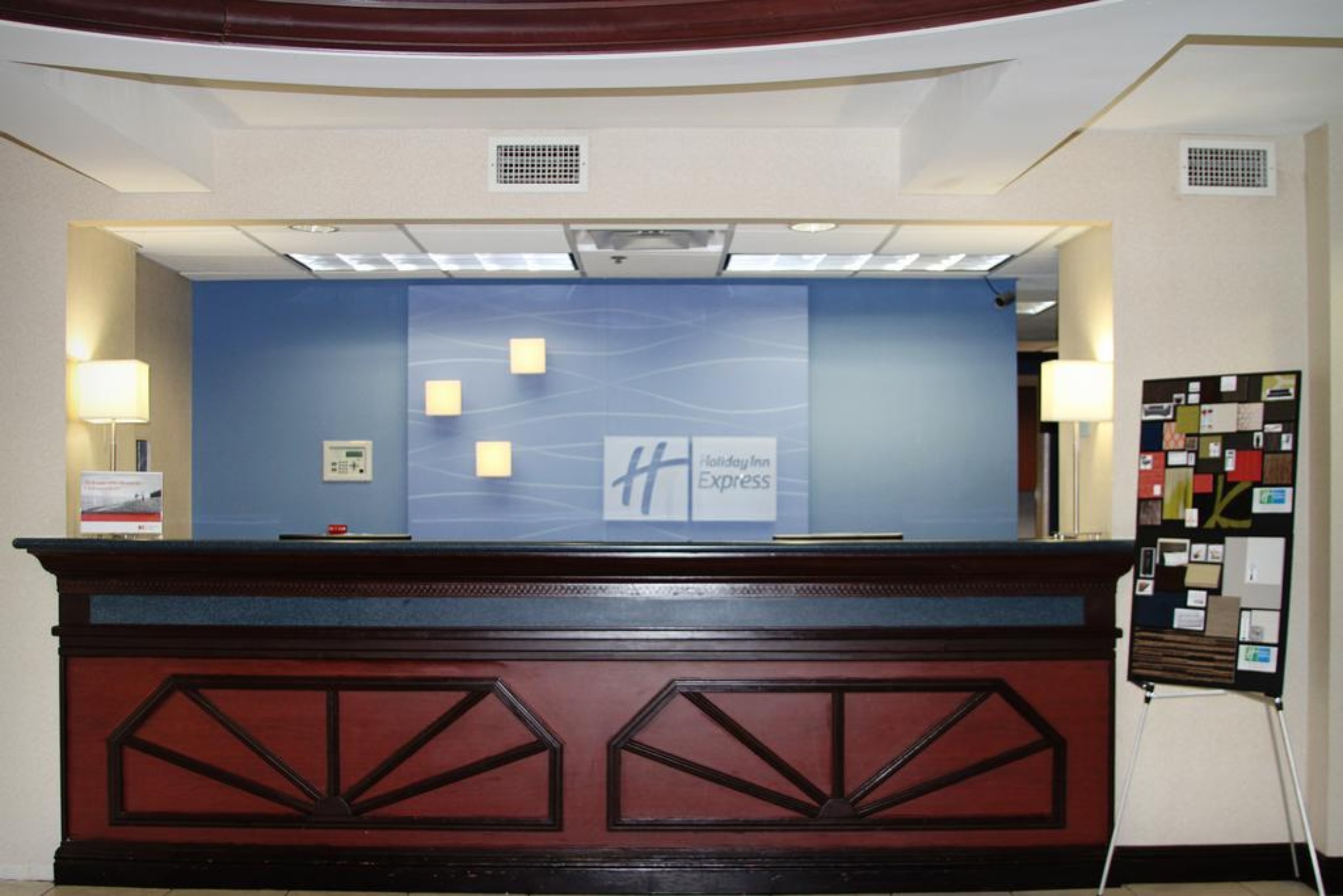 Holiday Inn Express & Suites Tampa - Rocky Point Island