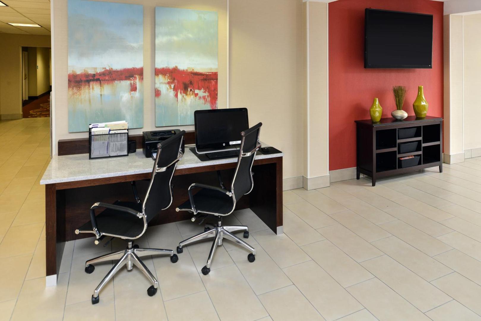 Holiday Inn Express & Suites Tampa - Rocky Point Island