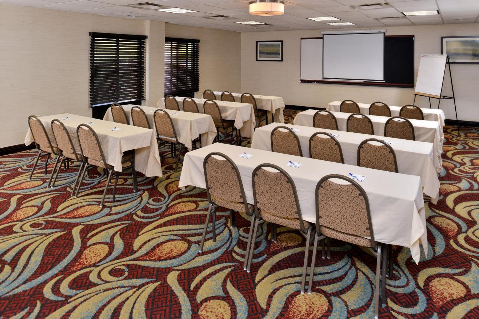 Holiday Inn Express & Suites Tampa - Rocky Point Island