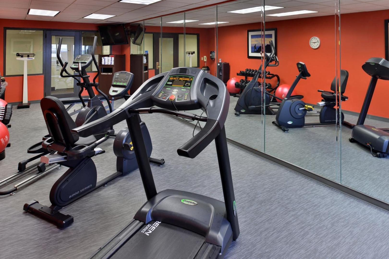 Holiday Inn Express & Suites Tampa - Rocky Point Island