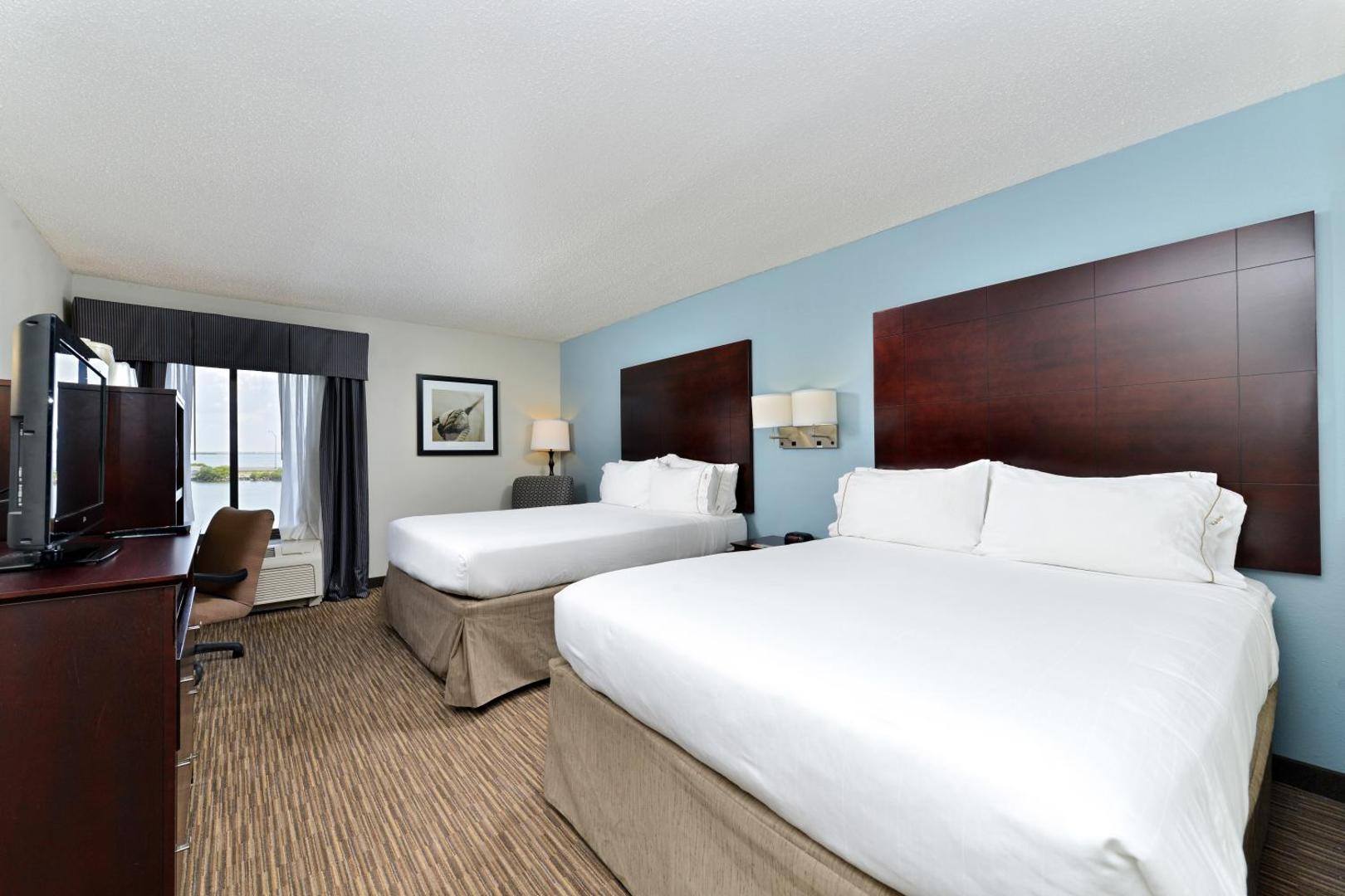 Holiday Inn Express & Suites Tampa - Rocky Point Island
