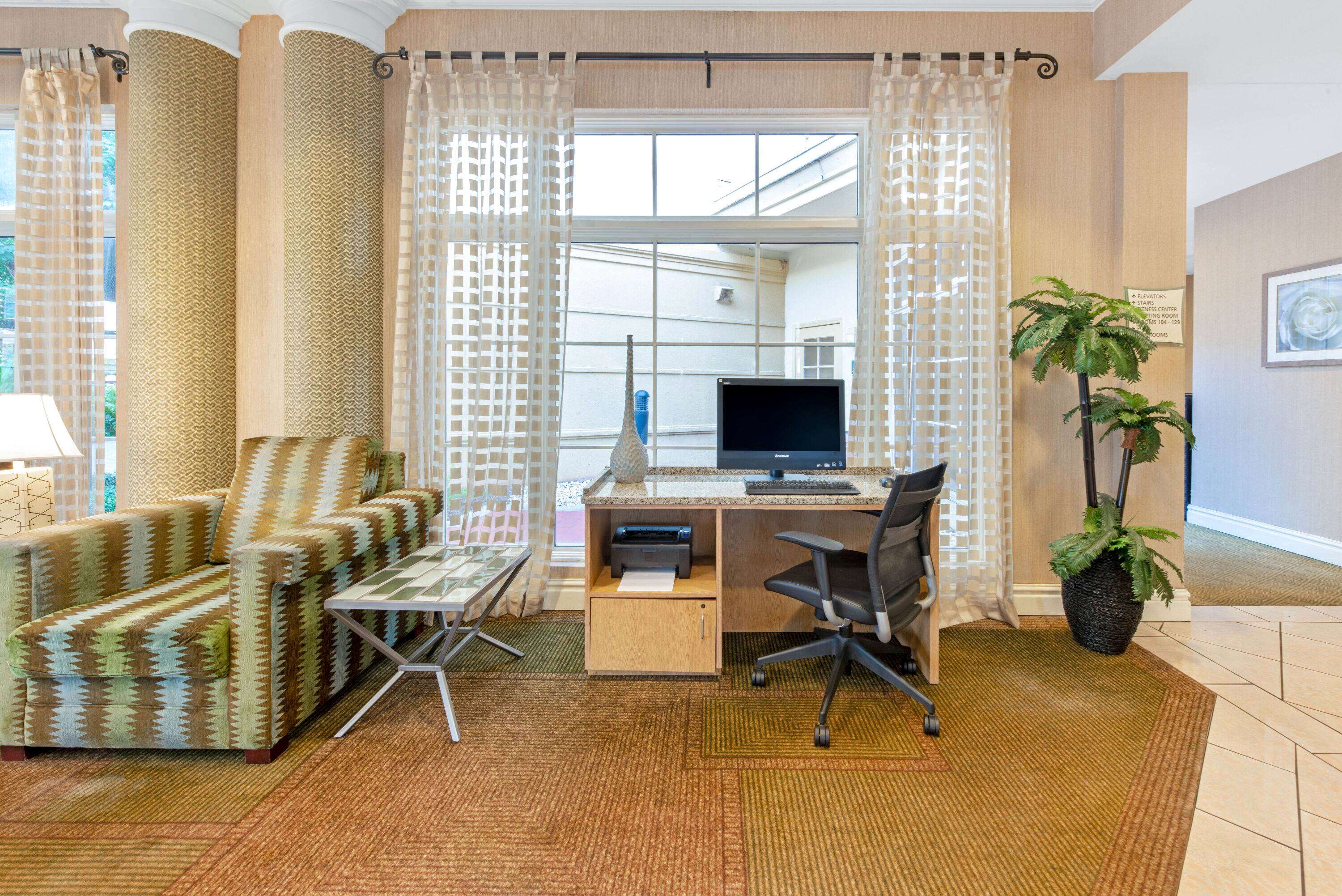 La Quinta Inn & Suites by Wyndham USF (Near Busch Gardens)