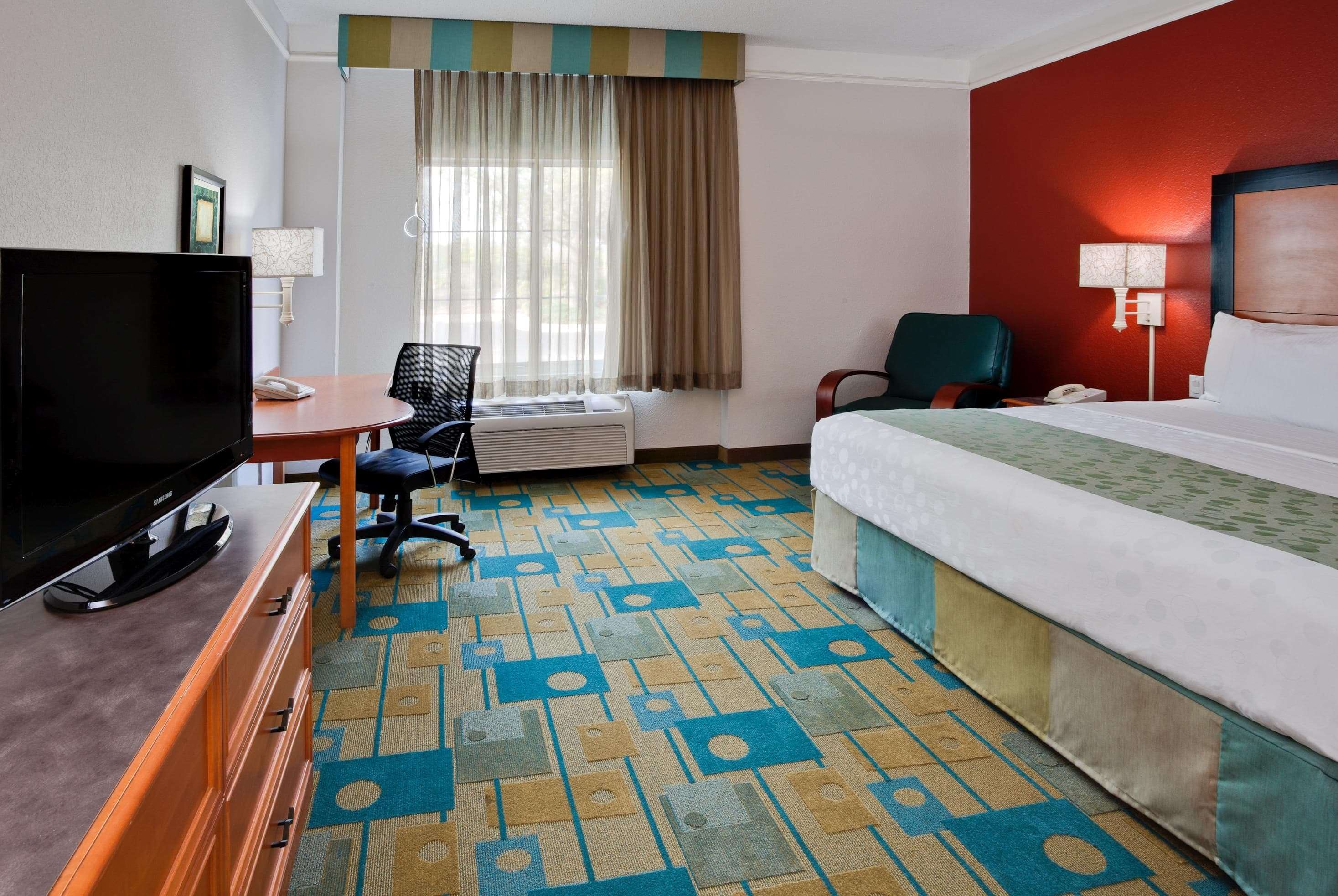 La Quinta Inn & Suites by Wyndham USF (Near Busch Gardens)