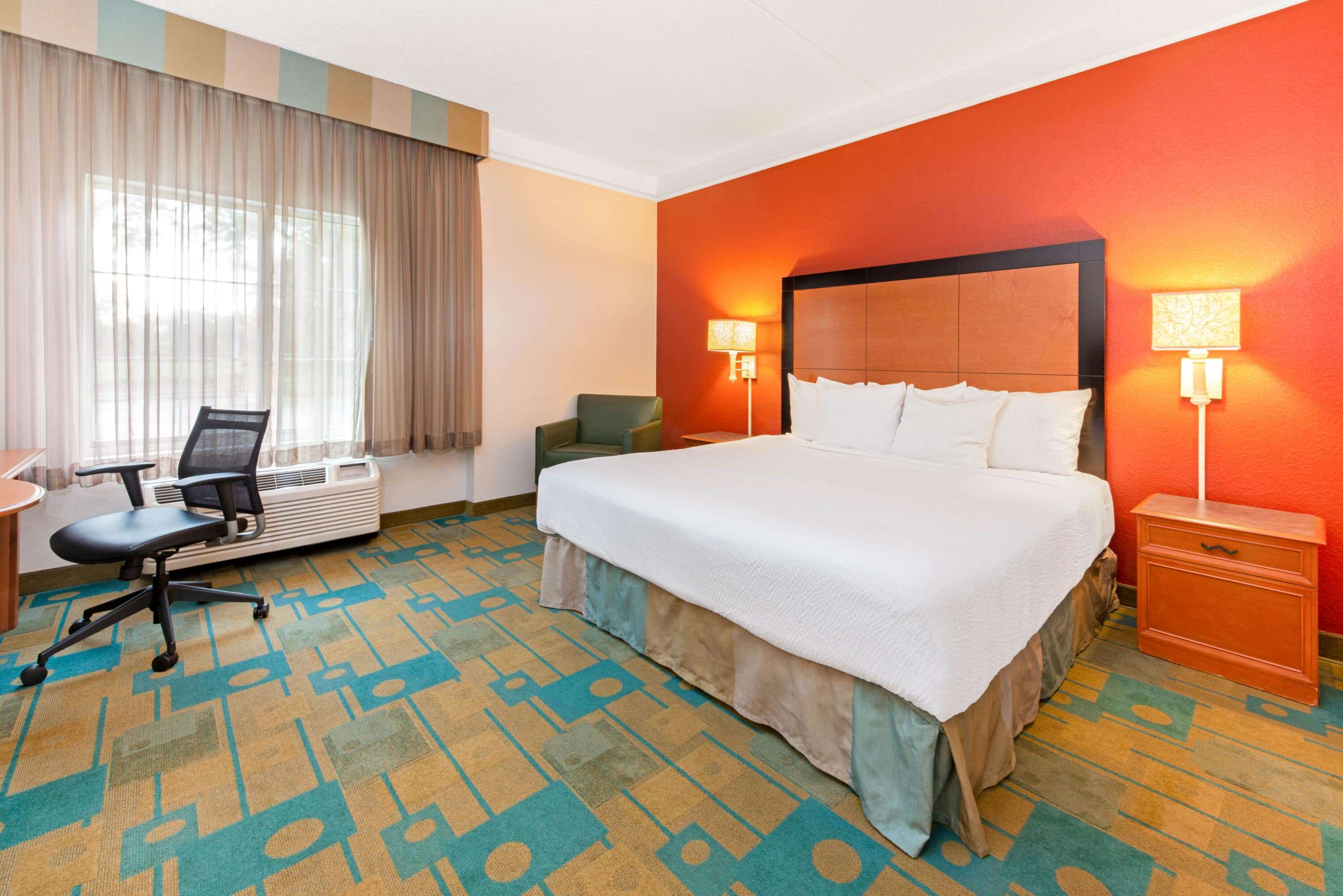 La Quinta Inn & Suites by Wyndham USF (Near Busch Gardens)