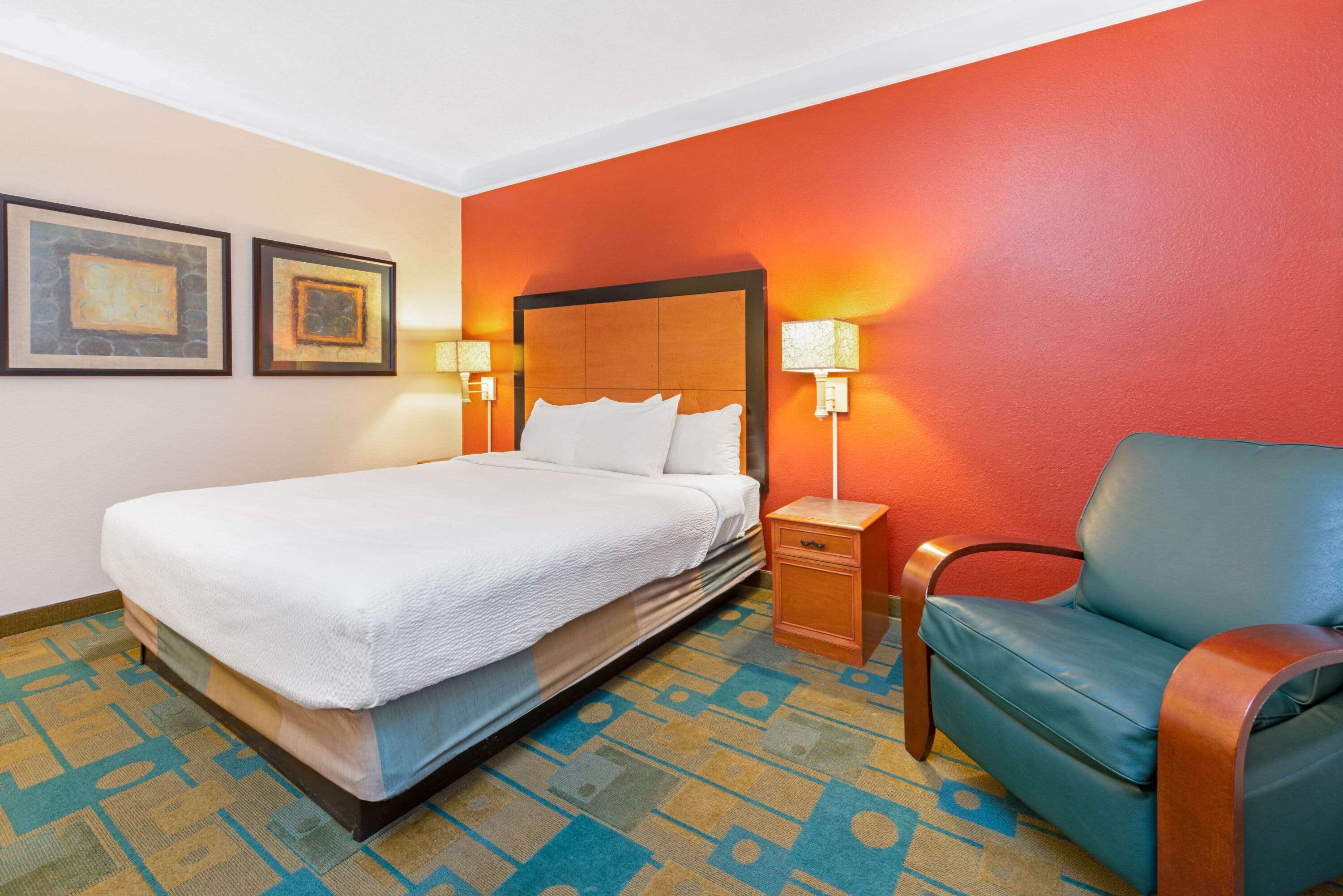 La Quinta Inn & Suites by Wyndham USF (Near Busch Gardens)