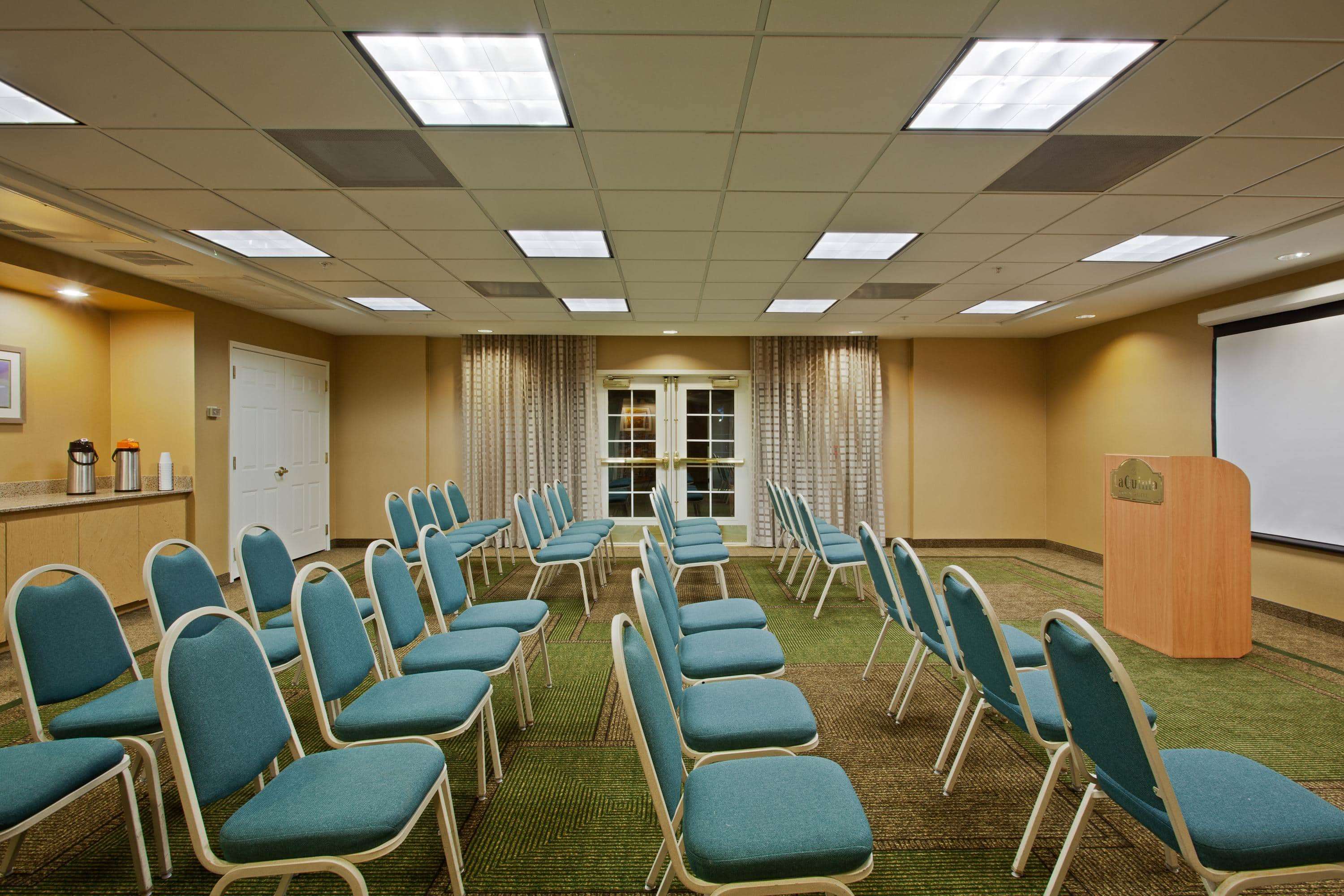 La Quinta Inn & Suites by Wyndham USF (Near Busch Gardens)