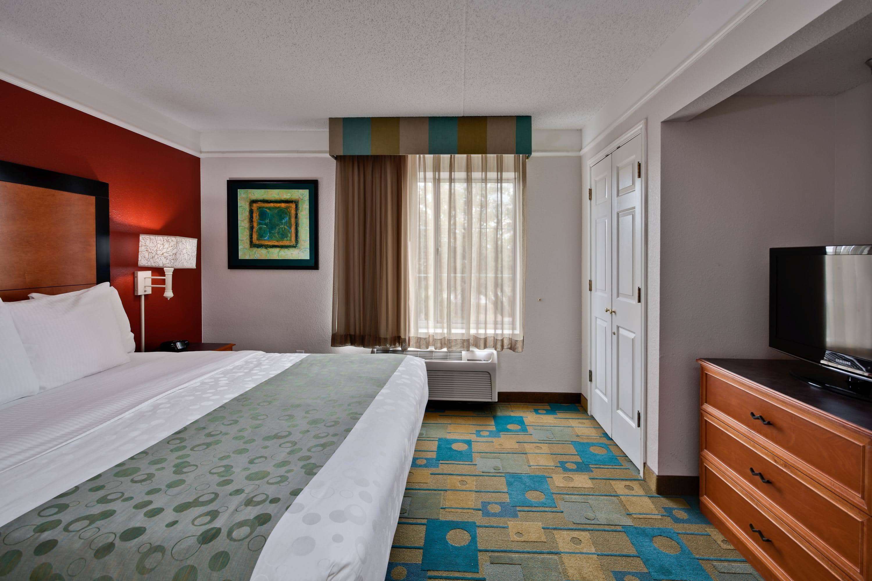 La Quinta Inn & Suites by Wyndham USF (Near Busch Gardens)