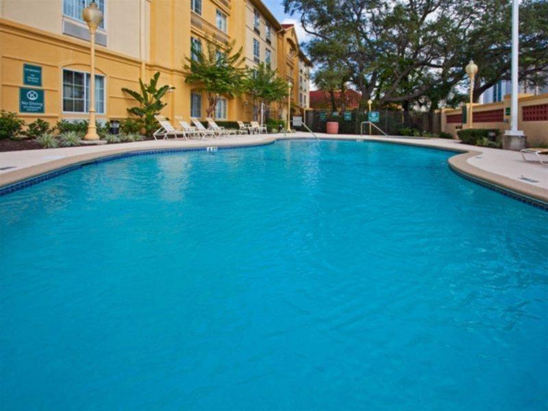 La Quinta Inn & Suites by Wyndham USF (Near Busch Gardens)