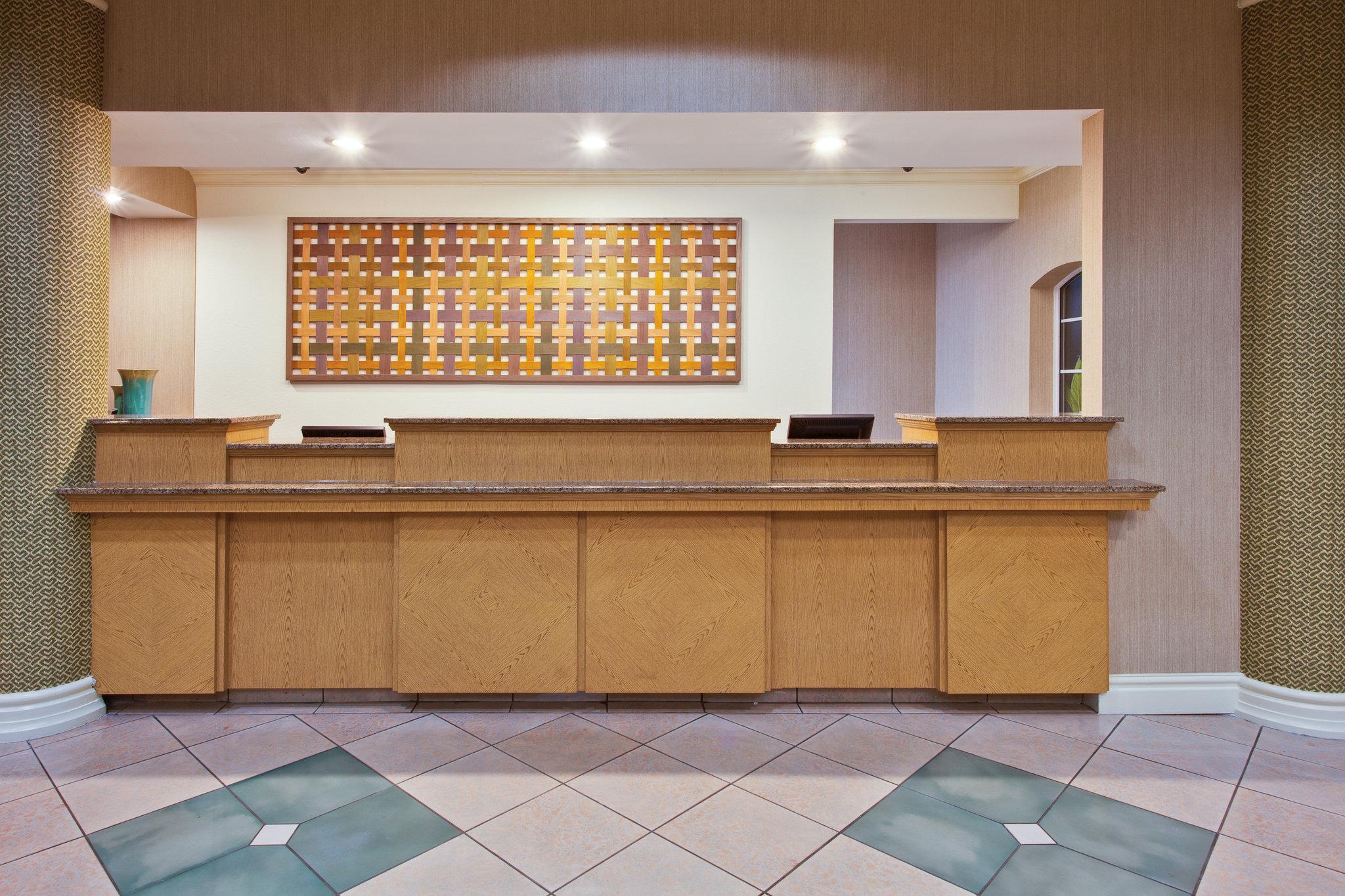 La Quinta Inn & Suites by Wyndham USF (Near Busch Gardens)