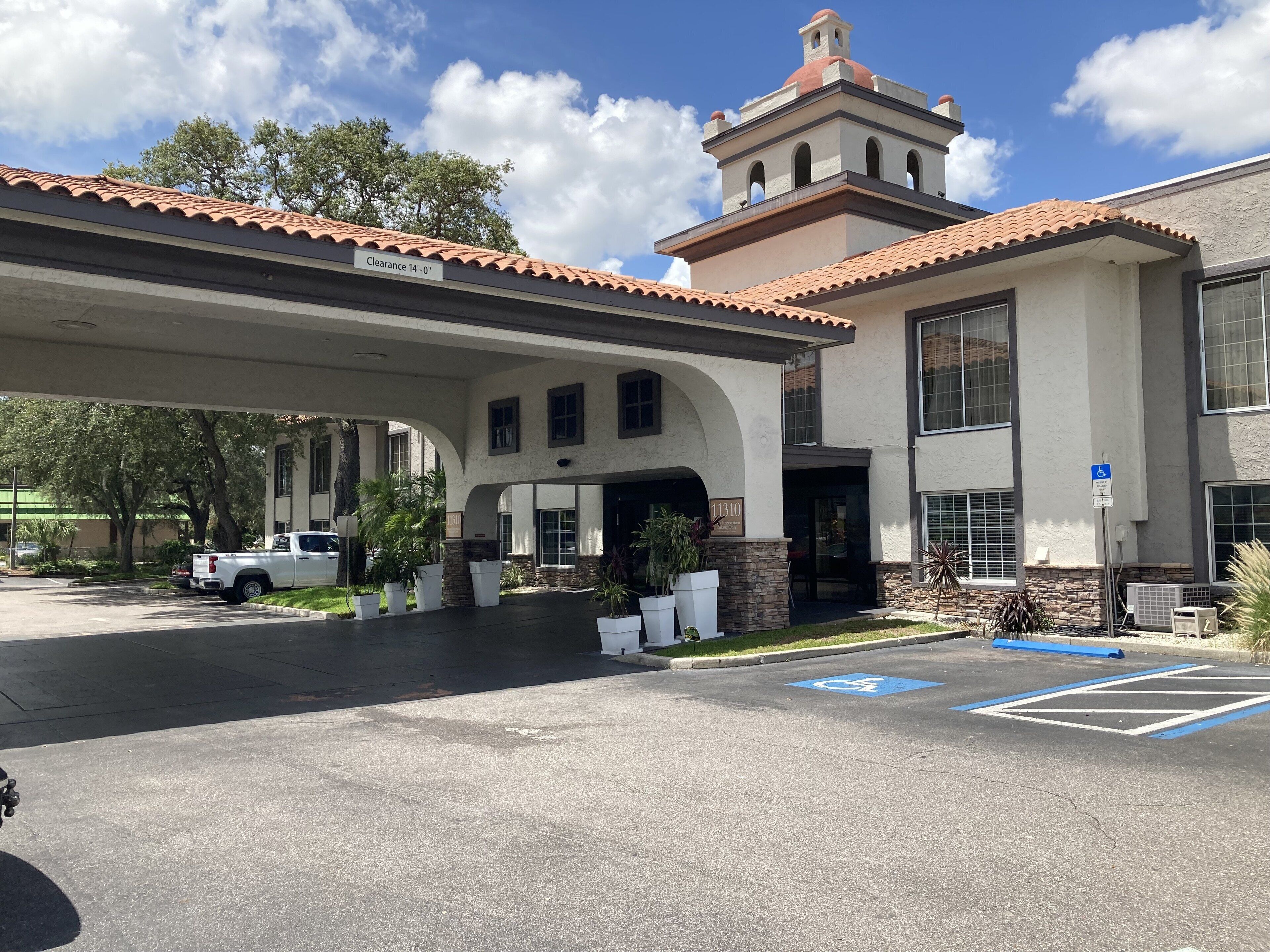 Red Roof PLUS & Suites Tampa