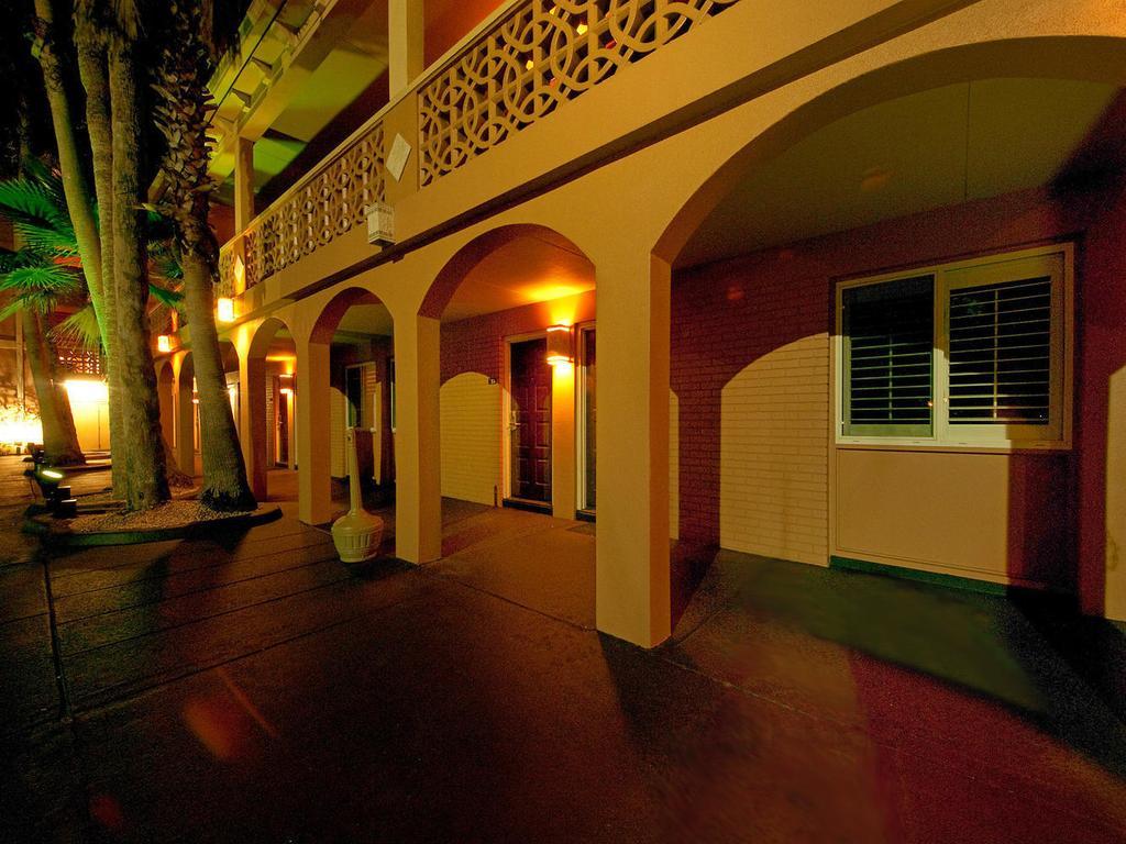 Tahitian Inn