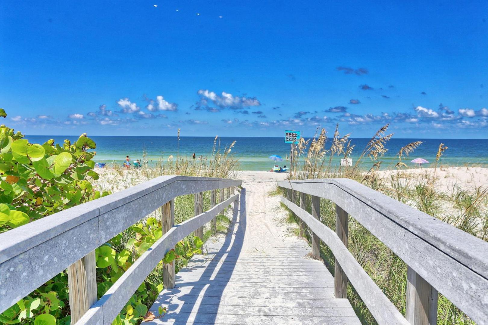 Land's End Building 10