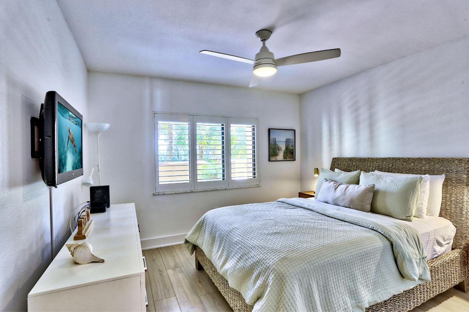 Land's End Building 11