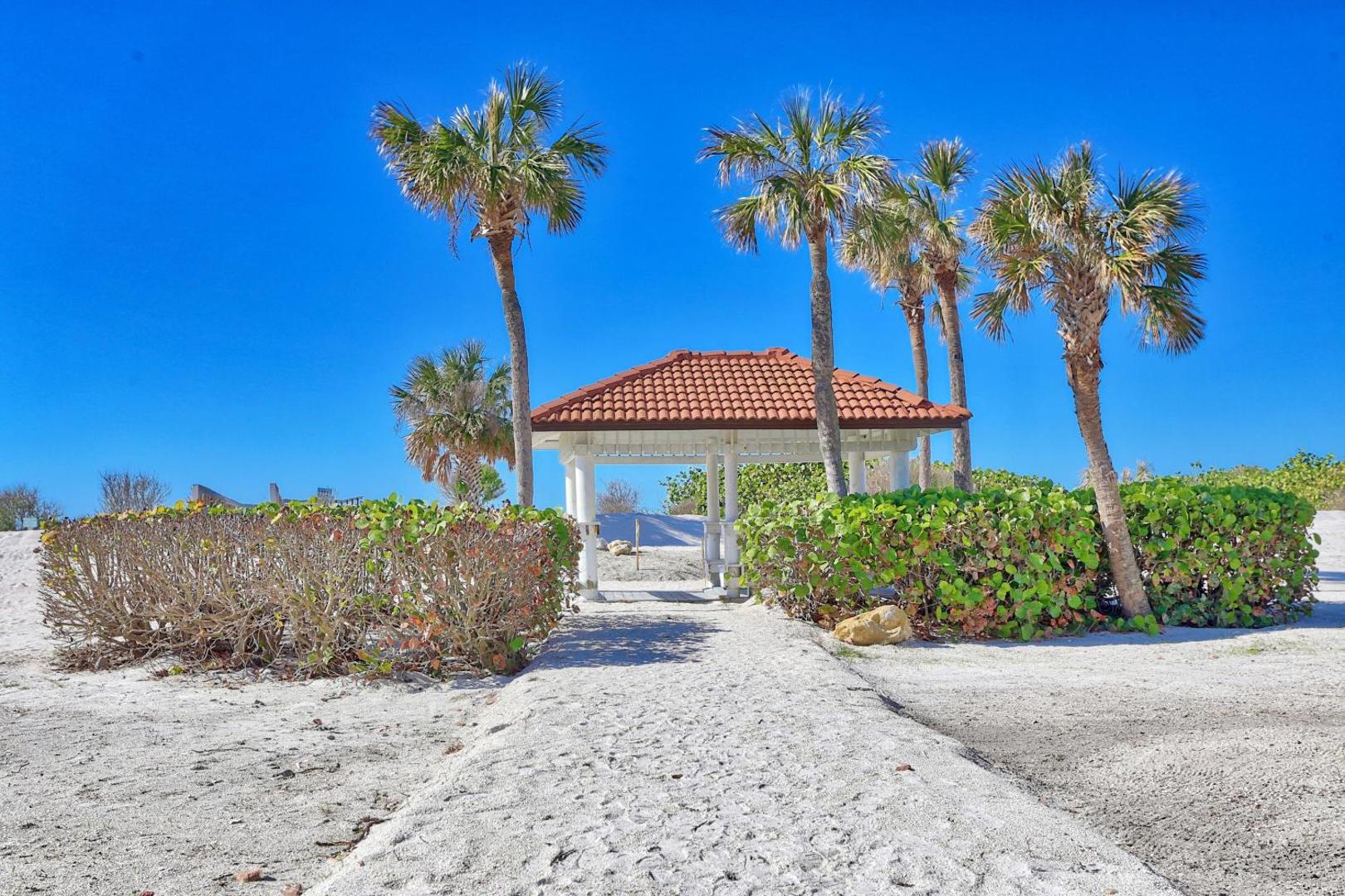 Land's End Building 8