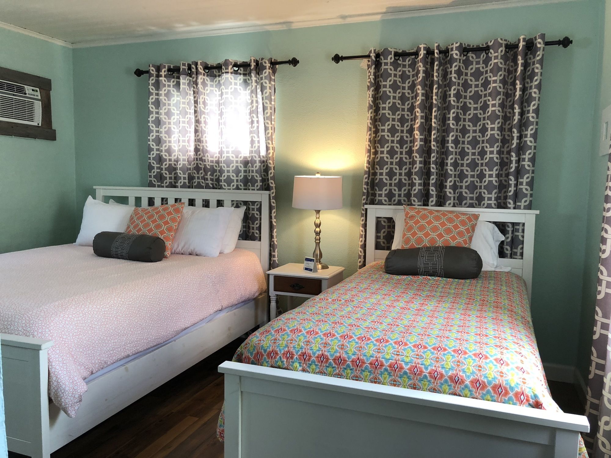 Sunset Inn & Cottages