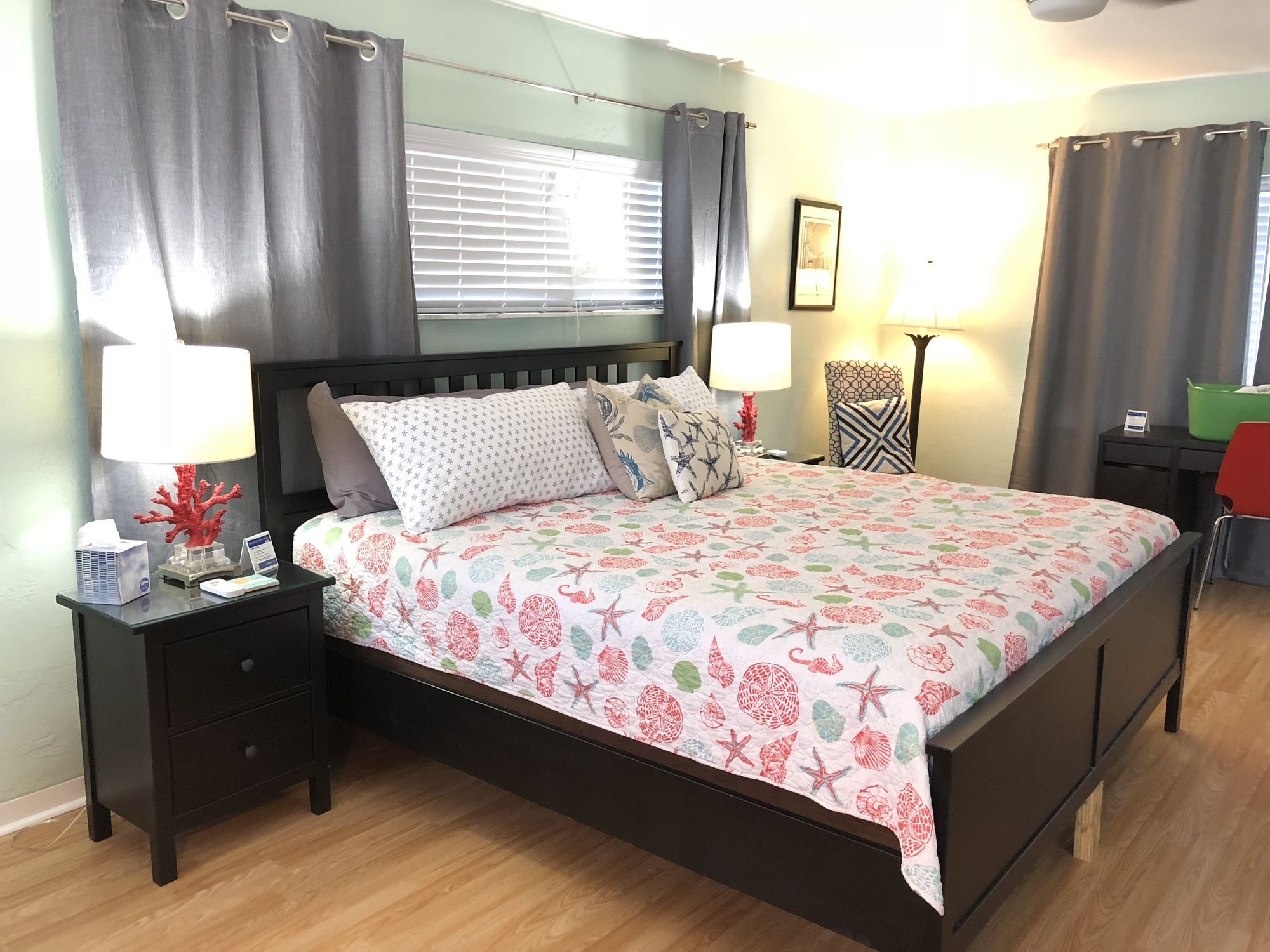 Sunset Inn & Cottages