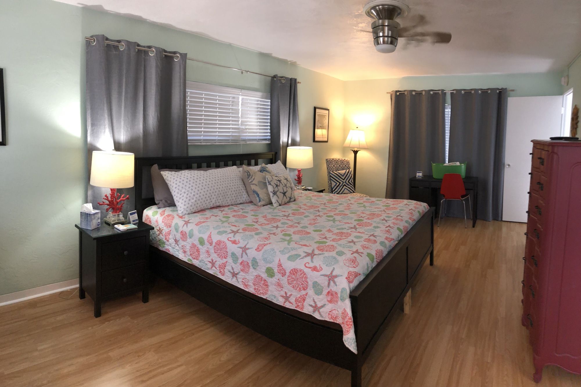 Sunset Inn & Cottages