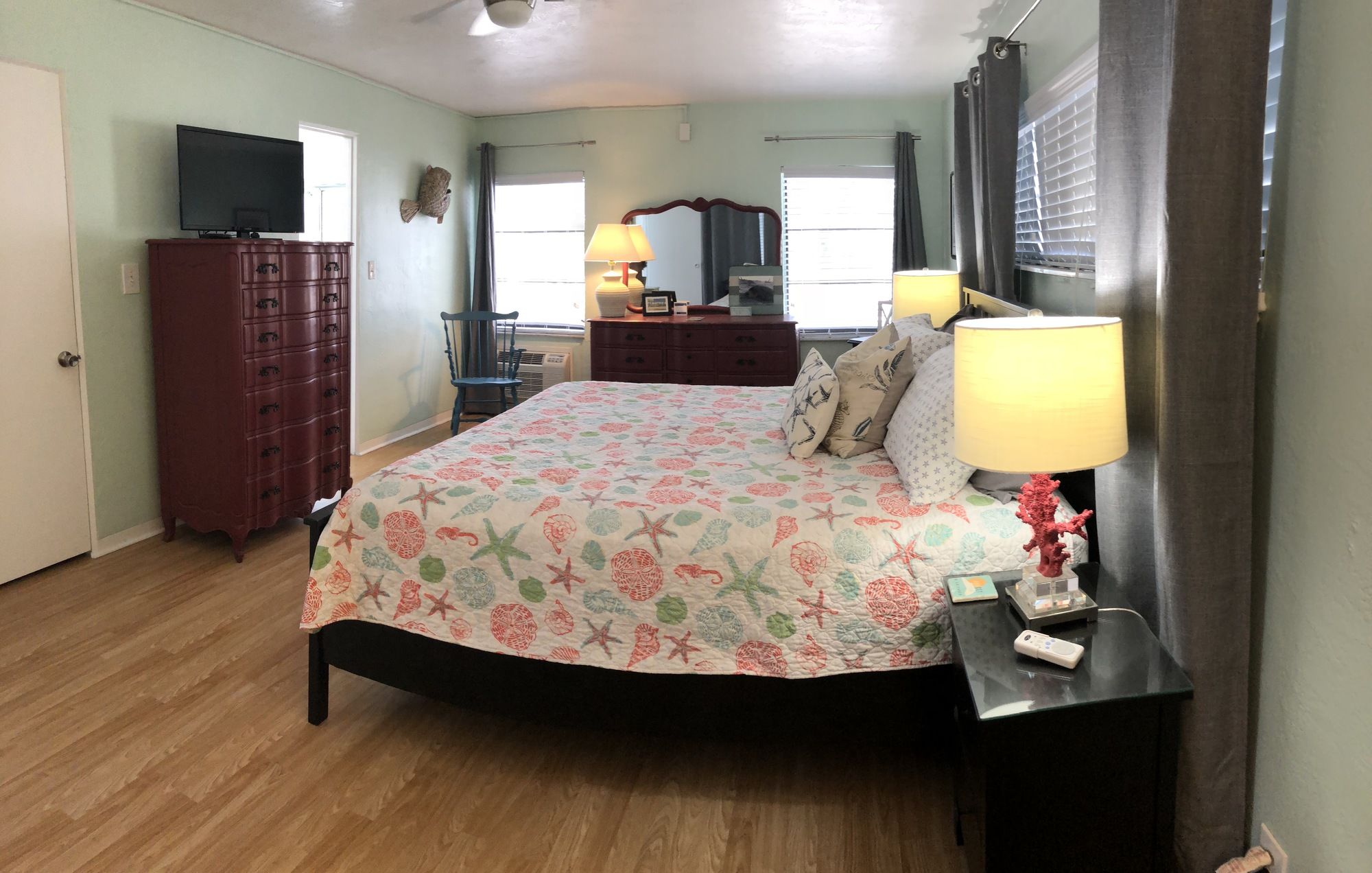 Sunset Inn & Cottages