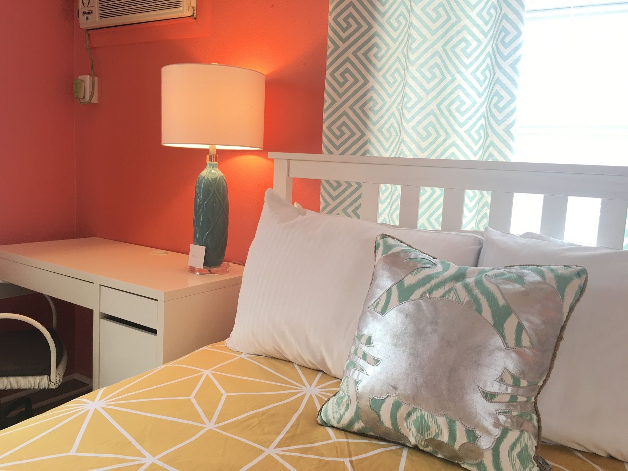 Sunset Inn & Cottages