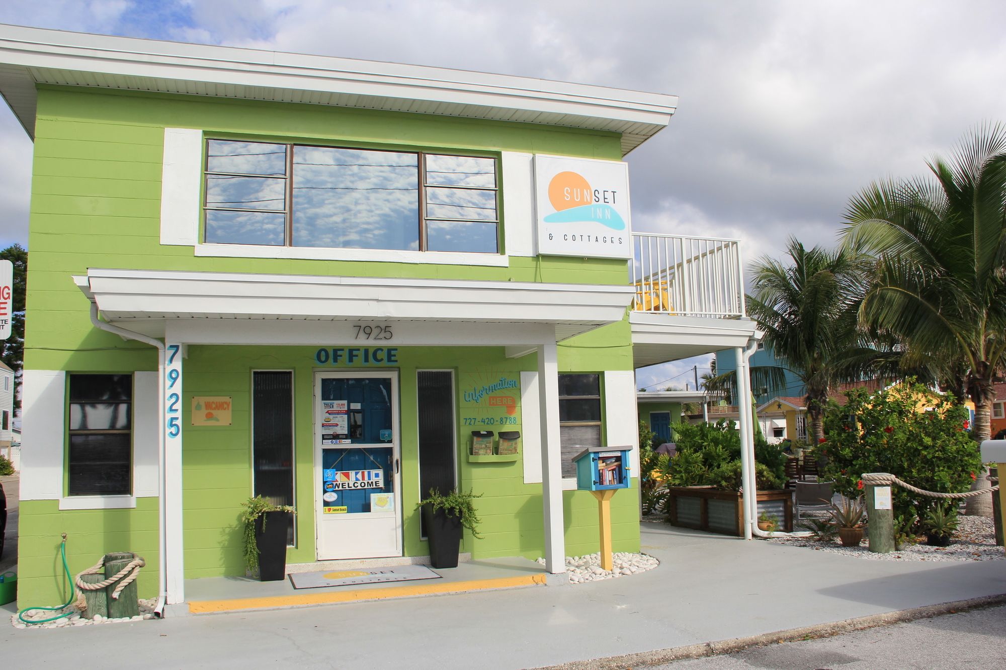 Sunset Inn & Cottages
