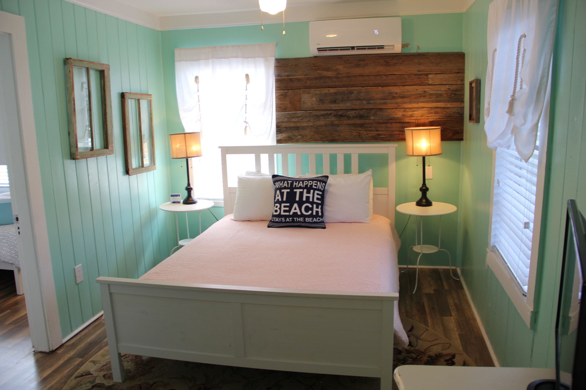 Sunset Inn & Cottages