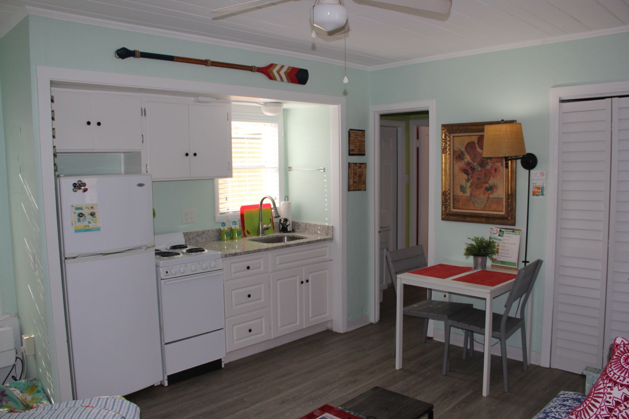 Sunset Inn & Cottages