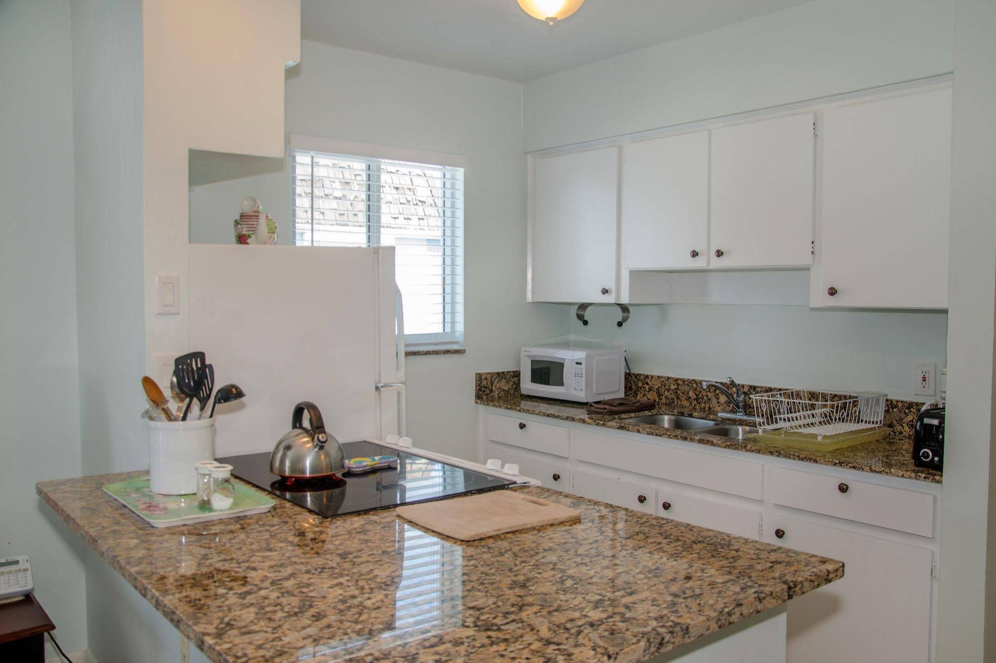Twins Inn & Apartments