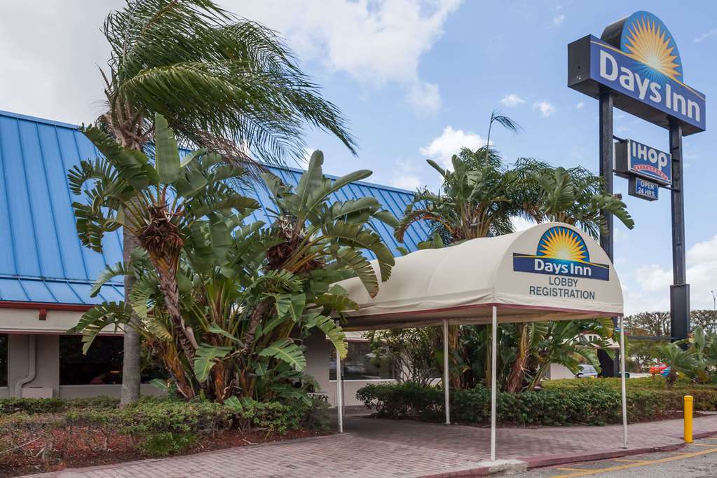 Days Inn by Wyndham West Palm Beach