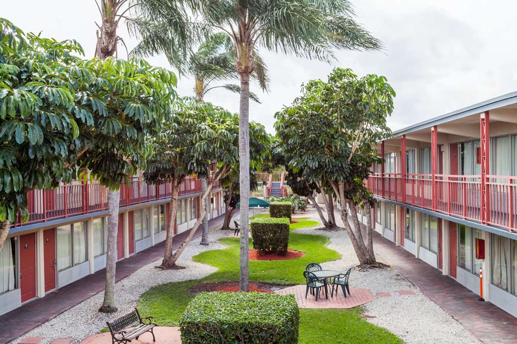 Days Inn by Wyndham West Palm Beach