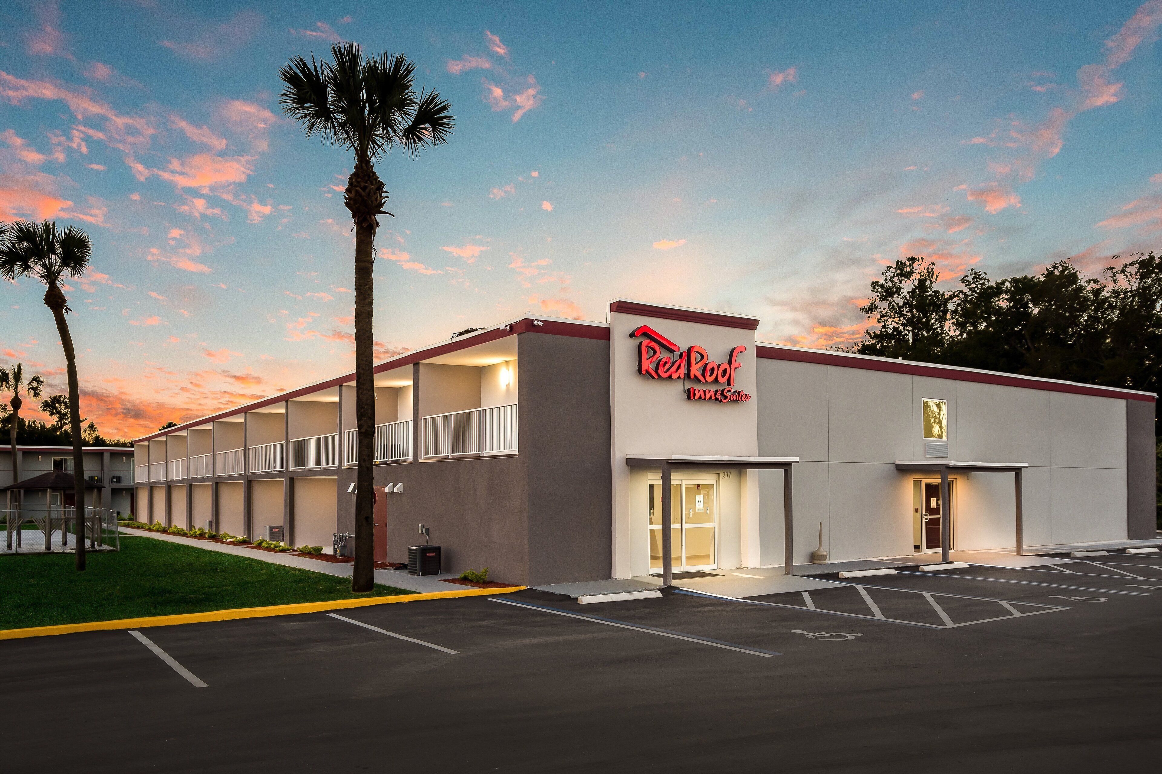 Red Roof Inn & Suites Wildwood, FL