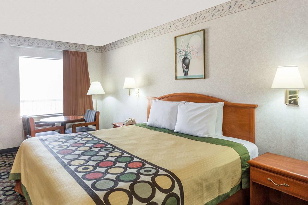 Super 8 by Wyndham Ashburn