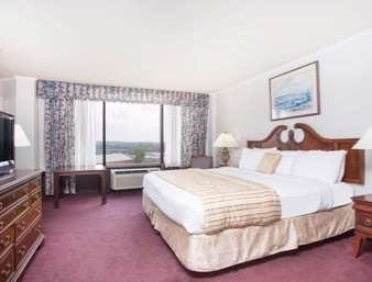 Ramada by Wyndham Augusta Downtown Hotel & Conference Center