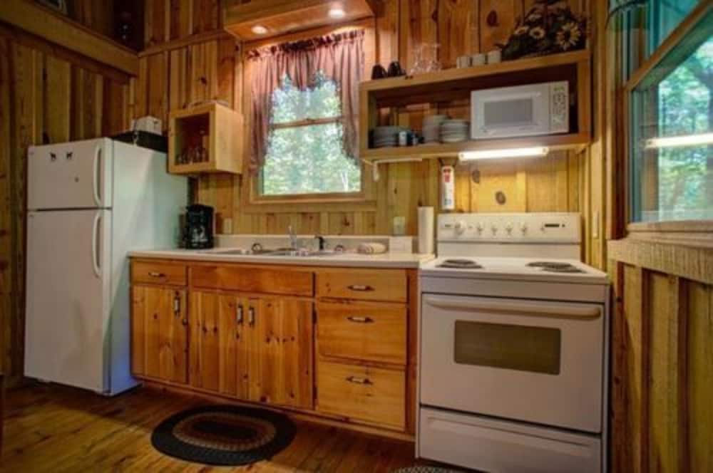 Paradise Cabins, Resort & Spa