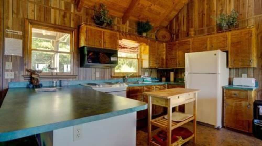 Paradise Cabins, Resort & Spa