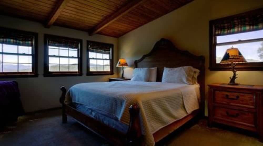 Paradise Cabins, Resort & Spa