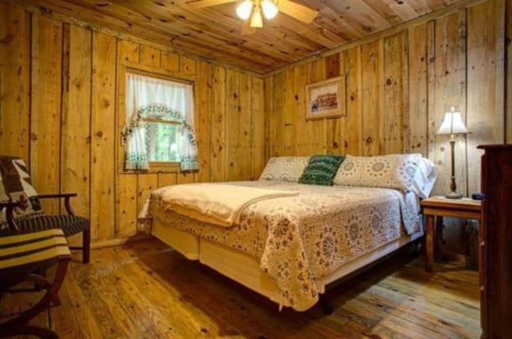 Paradise Cabins, Resort & Spa